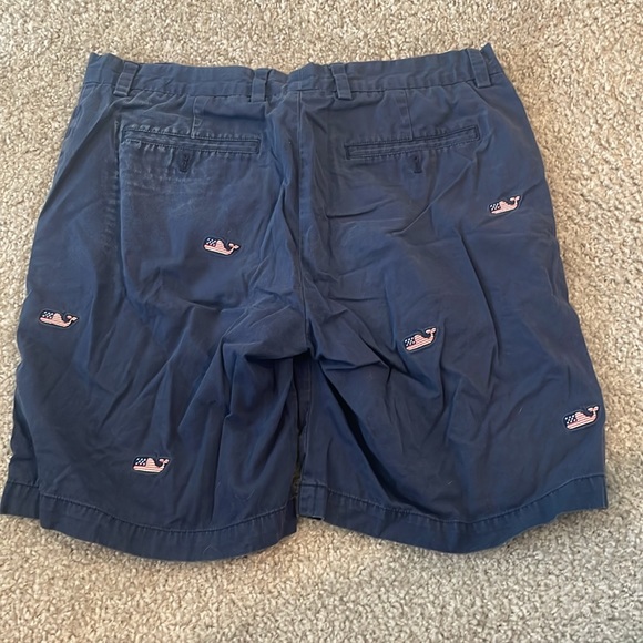 Vineyard Vines Men’s Shorts - Picture 2 of 3